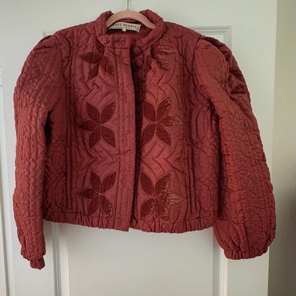 Free People Quilted Floral Jacket – Red – Size Medium
Brand new - Picture 5 of 16